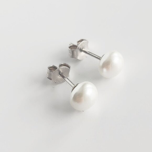 Two pairs of sterling silver matching pearl earrings - Picture 6 of 11